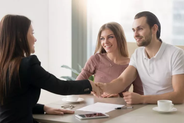 Conseillère immobilier pour achat d'un premier appartement en ville permettant de défiscaliser, Puget-Théniers, Patricia Tourais