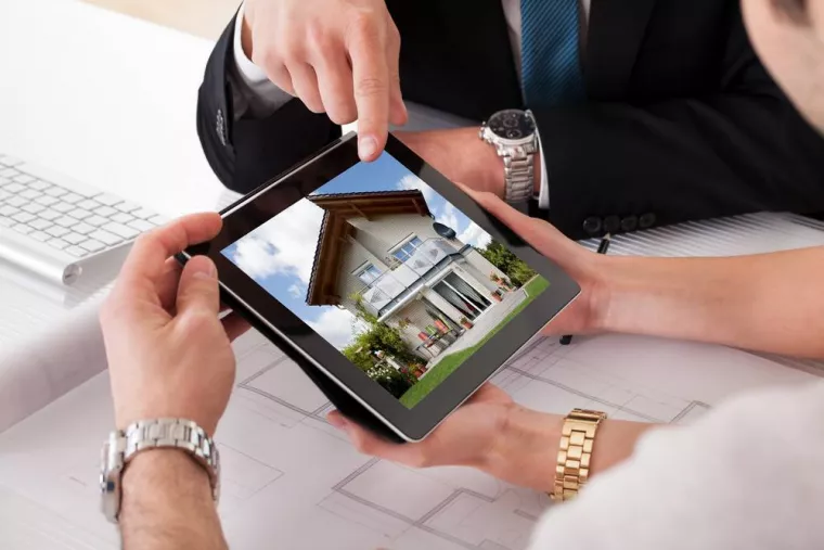 Faire estimer une maison, un jardin et une dépendance avant une vente par un expert immobilier, Puget-Théniers, Patricia Tourais